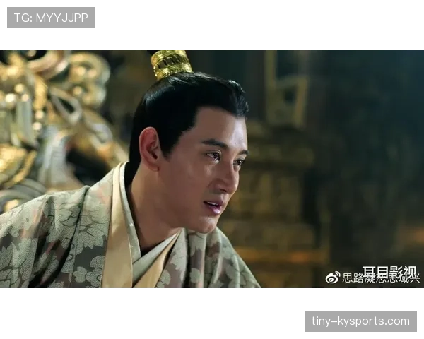 武大靖凌晨四点啃鸡胸肉的样子,真不像刚拿完冠军的人 武大靖凌晨四点啃鸡胸肉的样子,真不像刚拿完冠军的人